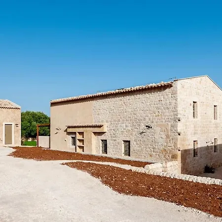 Casale Donna Costanza *