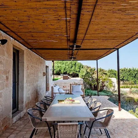 Casale Donna Costanza *